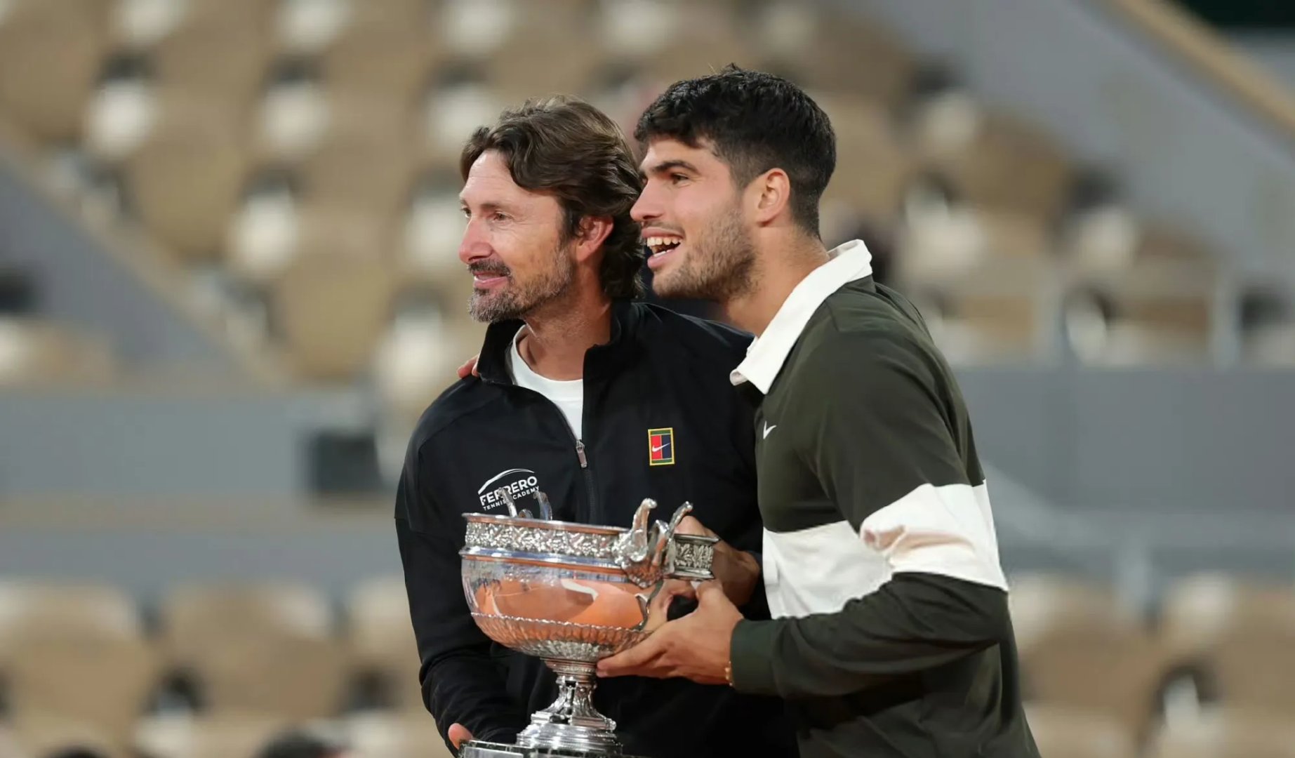 包含摩洛哥完胜那不勒斯，布鲁诺·费尔南德斯送出助攻的词条