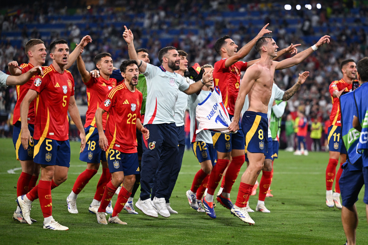 法国队轻取葡萄牙队，马龙带队取胜