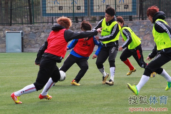 骄阳下的激烈对抗，全力以赴的简单介绍