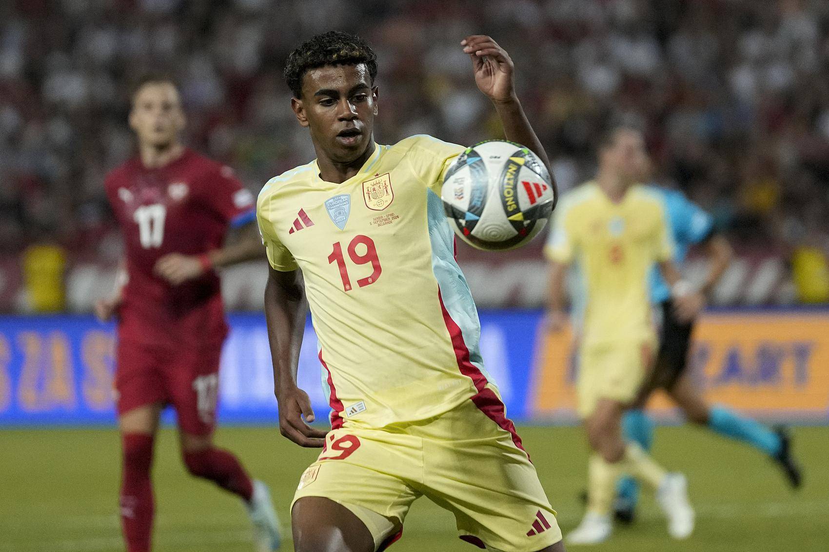 包含葡萄牙迎战圣马力诺，冲刺欧洲杯晋级赛的词条