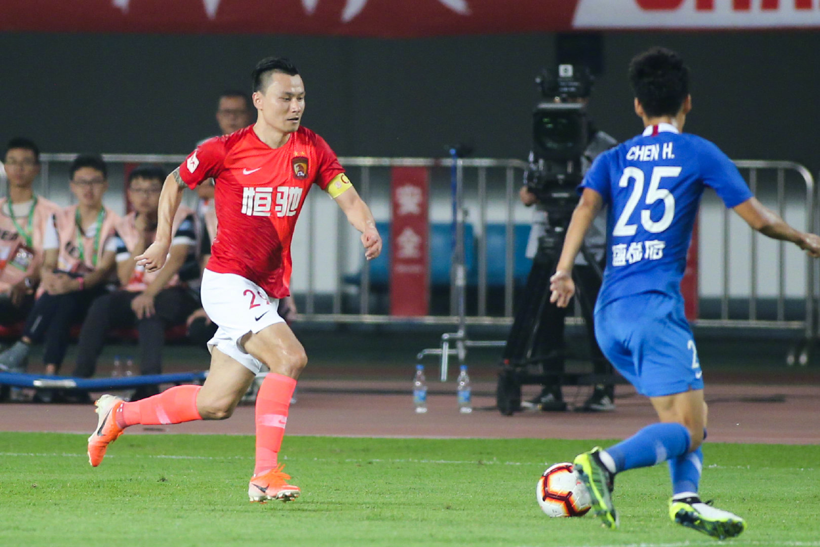 广州恒大胜负均衡，艰难拿下比赛的简单介绍