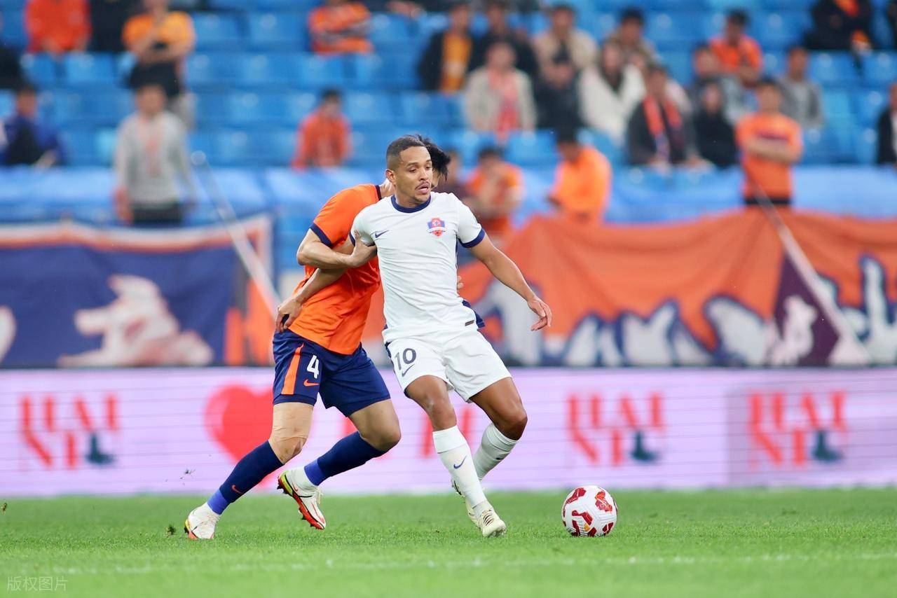 包含乌迪内斯客场遭遇惨败，保级前景黯淡的词条