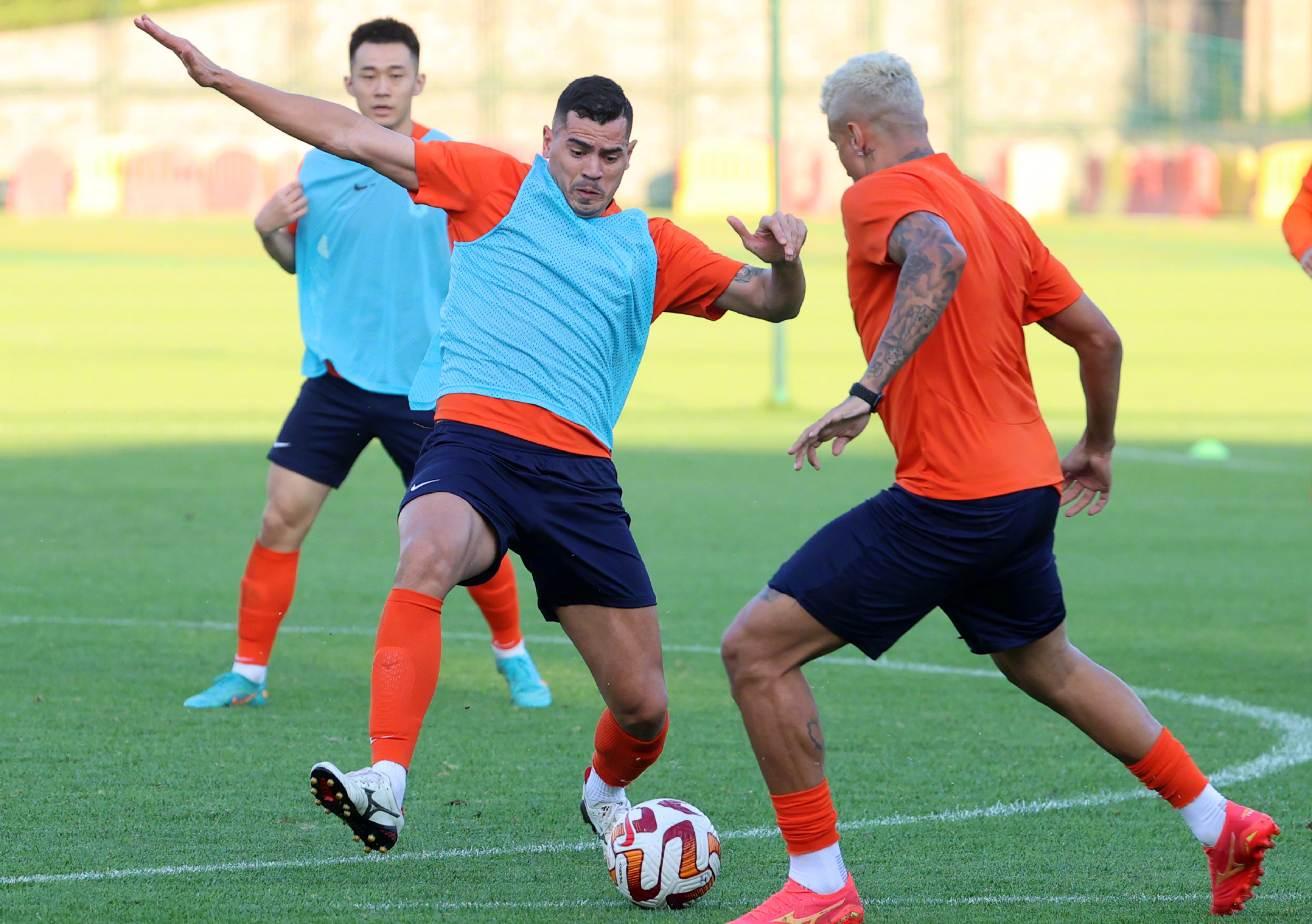 巴西运动员身手不凡,轻易战胜对手 巴西运动员身手不凡,轻易战胜对手