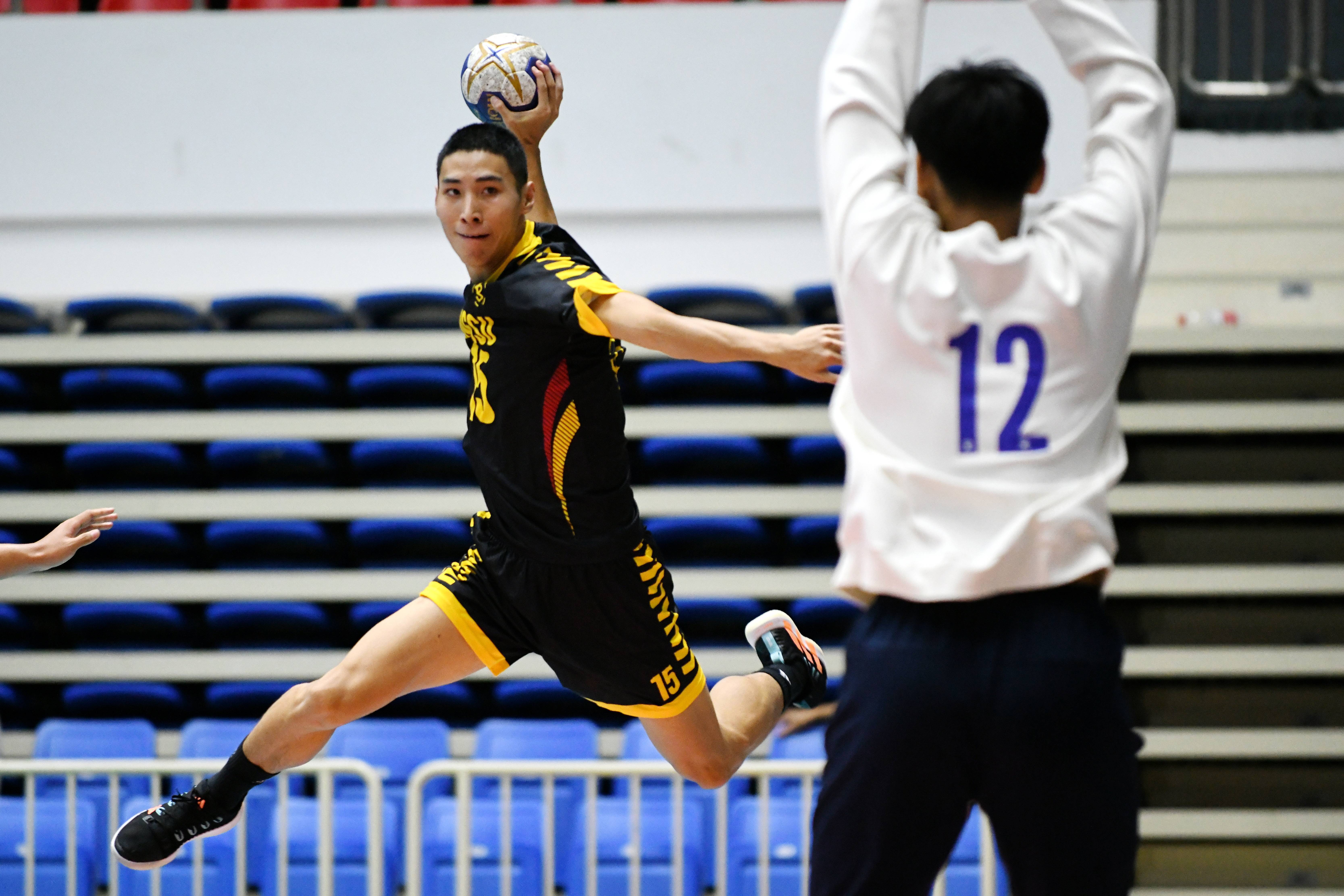 山西队在比赛中获得惊人胜利，队员士气大振