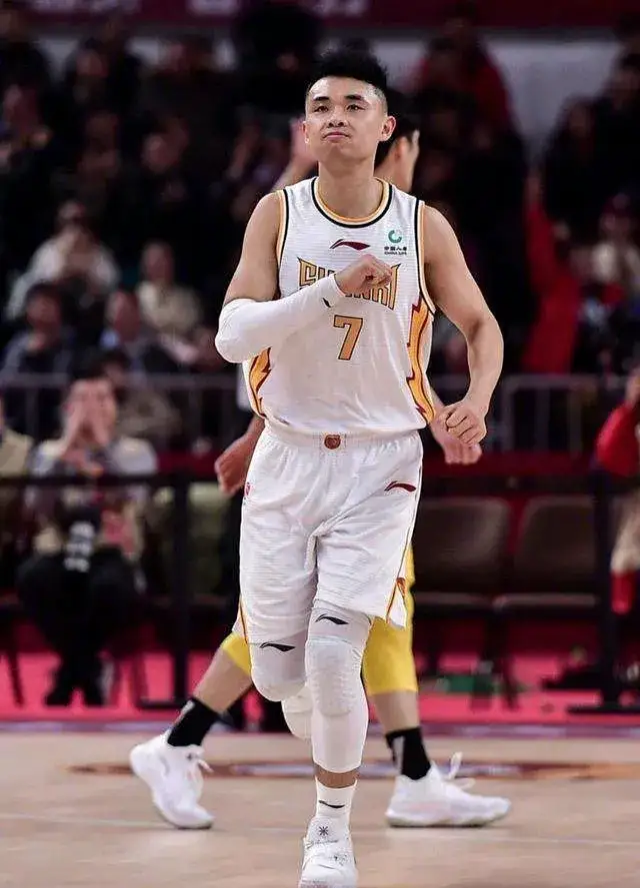 山西队在比赛中获得惊人胜利，队员士气大振