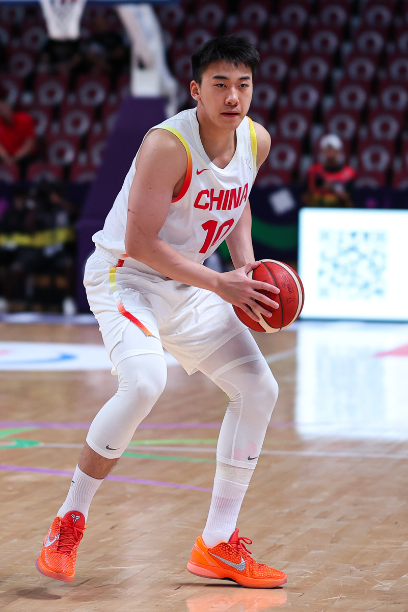 篮球明星在赛季中表现突出，一鸣惊人的简单介绍