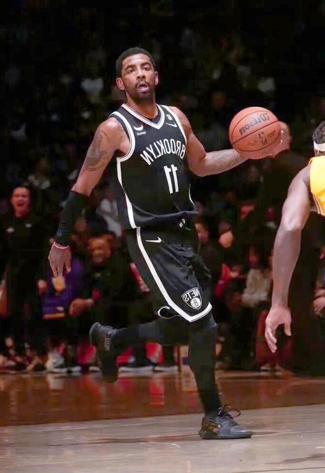 精彩的比赛中,篮网队取得胜利 精彩的比赛中,篮网队取得胜利