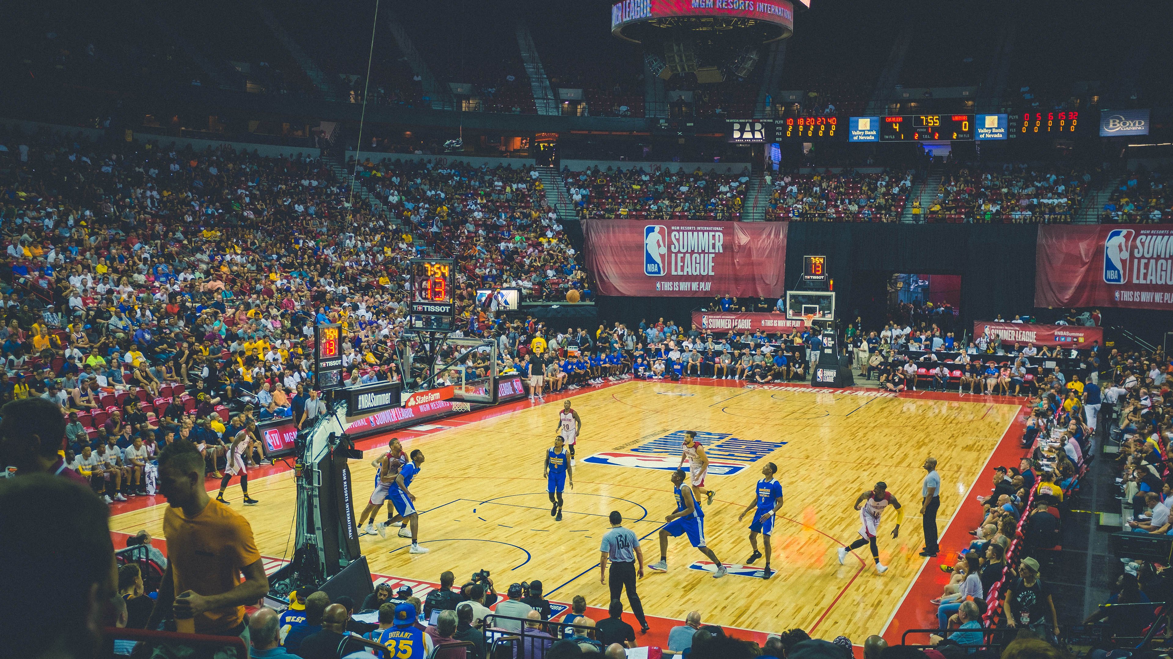 双城记，英超争冠焦点战与广东队强压篮网的战术交响曲